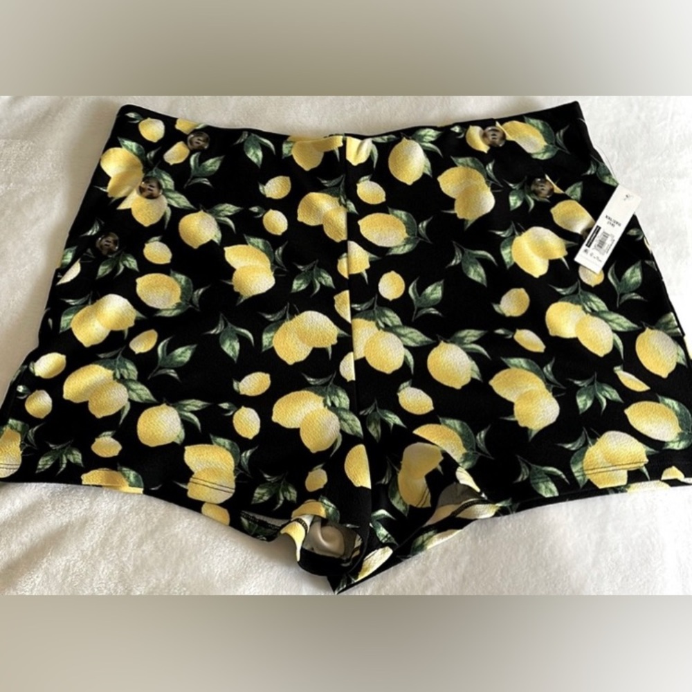 NWT Lemon Print Sailor style Black Shorts